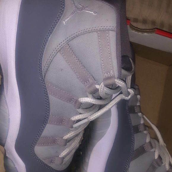 Athletic_Shoes